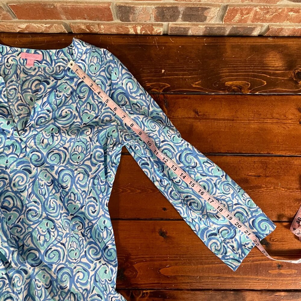 Lilly Pulitzer Amelia Island Blue White Chasing Tail Fish Small Tunic Blouse EUC - Picture 10 of 12